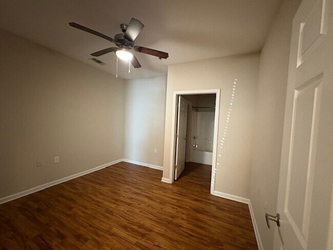 Building Photo - 478 Poplar St