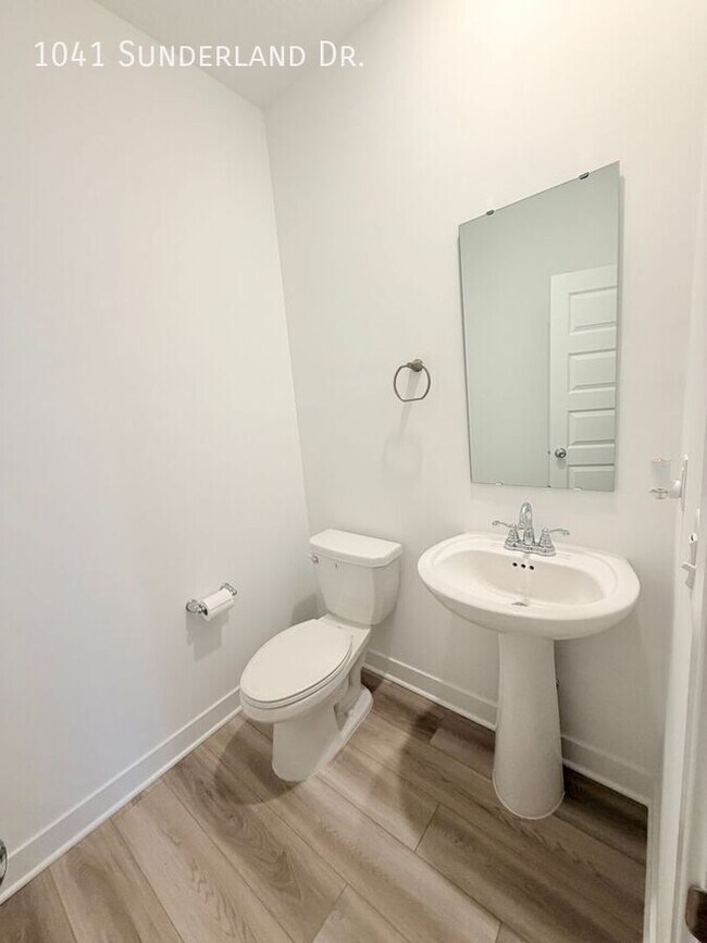 Building Photo - 1041 Sunderland Dr