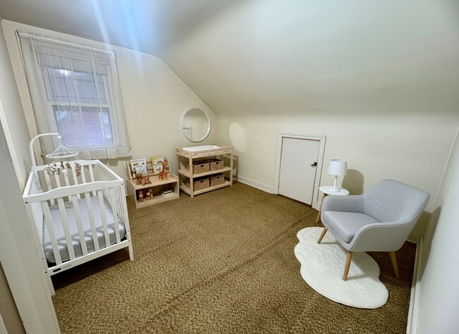 Building Photo - 3 Bedroom 2 Bathroom Cape Cod Available in York!