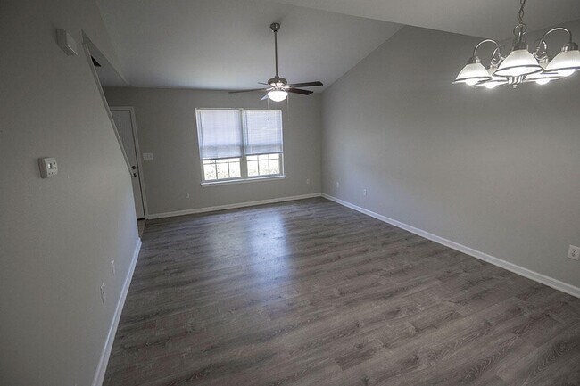 Building Photo - 1405 Greensboro Dr