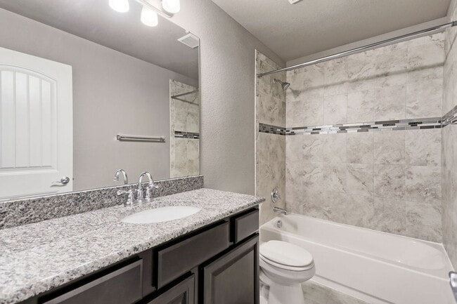 Building Photo - 1748 Ruddlesway Dr