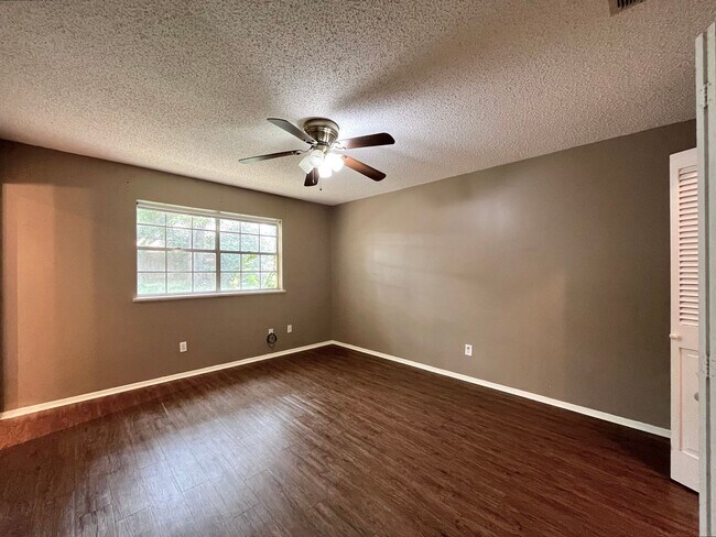 Building Photo - 3512 Glendale Dr