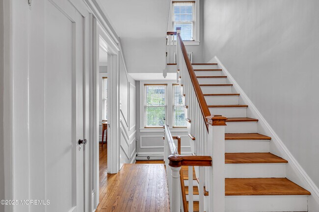 Building Photo - 704 8th Ave