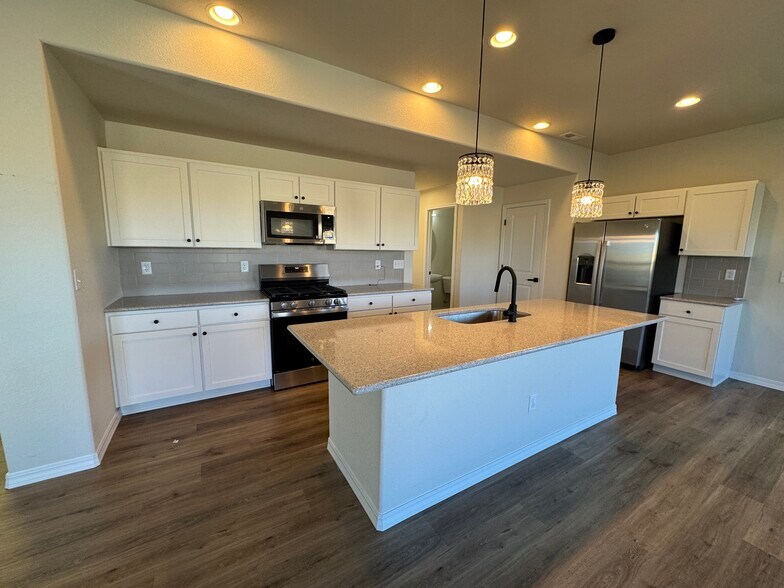 Building Photo - 5011 Amazonite Dr