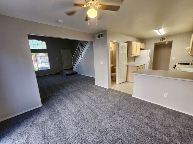 Building Photo - Beautiful townhouse in Silverado Ranch