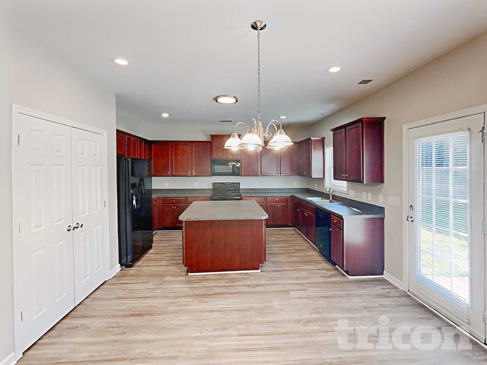Building Photo - 1324 Pondhaven Dr