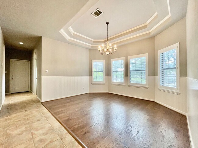 Building Photo - Elegant, Spacious Home Backing Up To Greenspace