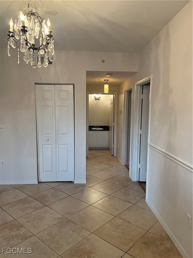 Building Photo - 6461 Aragon Way