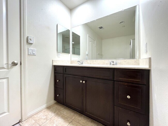 Building Photo - 14601 Serenade Dr