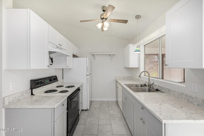 Building Photo - 1813 E Grandview Rd