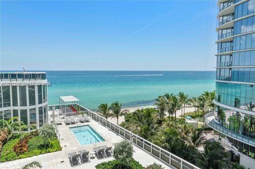 Building Photo - 15811 Collins Ave