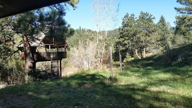 Building Photo - Available Now! Boulder’s Best-Kept Secret Fully Furnished | Mountain Living in Town