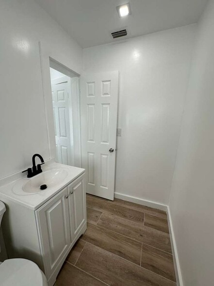 Building Photo - 14510 SW 105th Ave