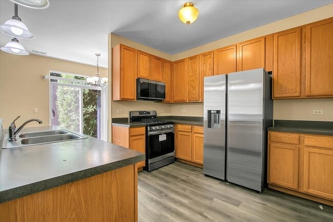 Building Photo - 4932 Montauk Dr