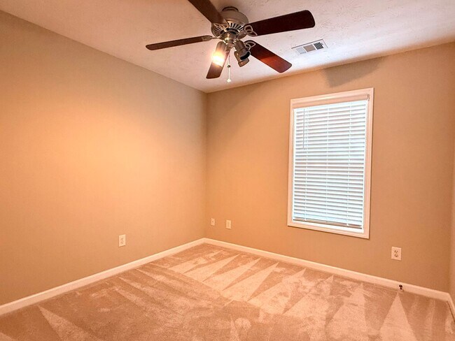 Building Photo - Beautiful 3-Bedroom Home in Desirable Ogle...