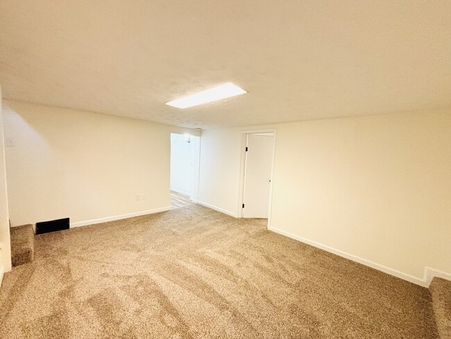 Building Photo - 867 Browning Ave