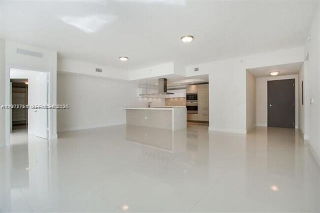 Building Photo - 17301 Biscayne Blvd