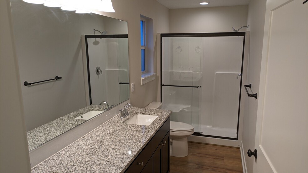 Primary Bath - 643 NE Kerns Dr