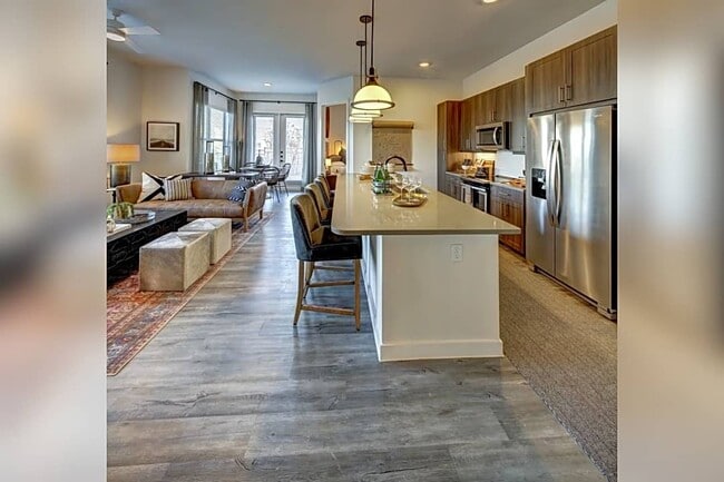 Building Photo - 221 W Lancaster-4244