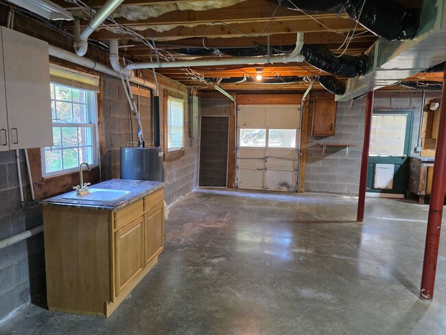 Building Photo - 273 Woodbridge Dr
