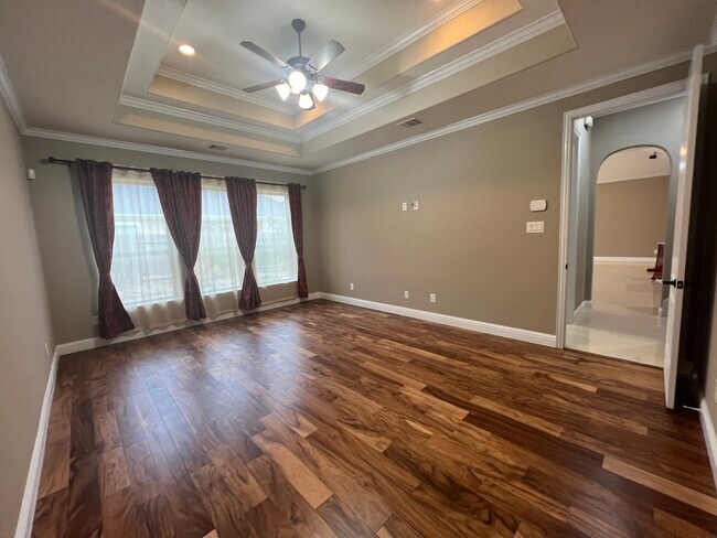 Building Photo - 106 Bella Luce