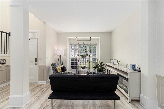 Building Photo - 1611 Hillside Bend Crossing