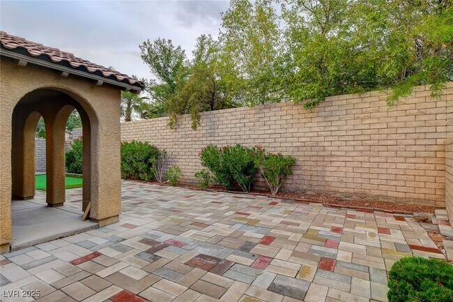 Building Photo - 620 Apricot Rose Pl