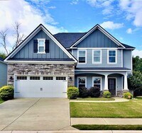 Building Photo - Centrally Located Home Sweet Home