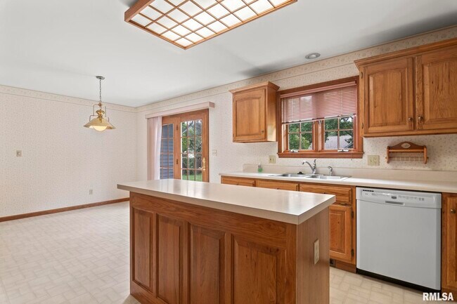 Building Photo - 1616 Hunter Ridge Dr