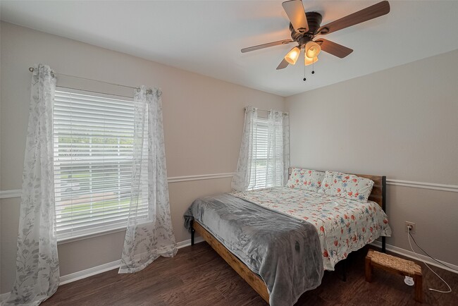 Building Photo - 3426 Hidden Creek Dr