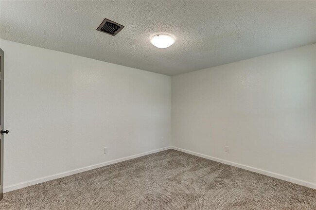 Building Photo - 2121 Meench Dr