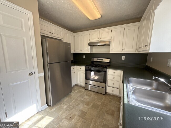 Building Photo - 124 Waters Edge Dr