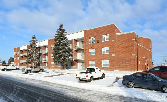 Primary Photo - Evergreen Terrace Apartments