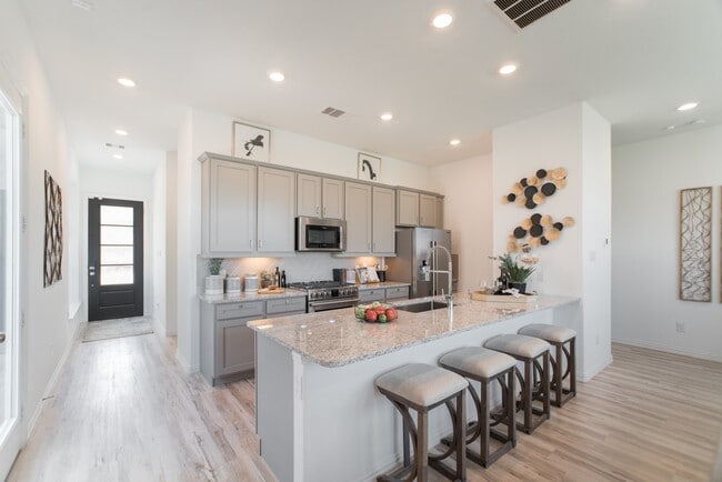 Building Photo - 438 Lake Day Dr