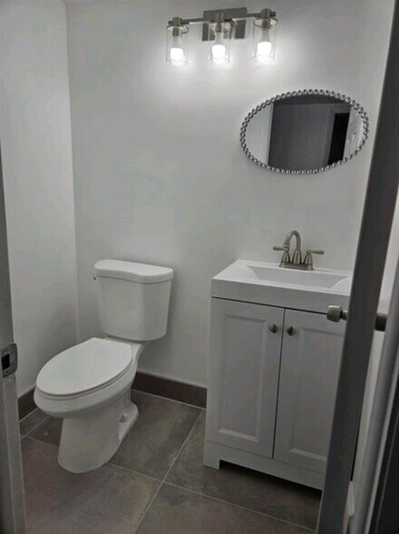 Building Photo - 404 NW 68th Ave