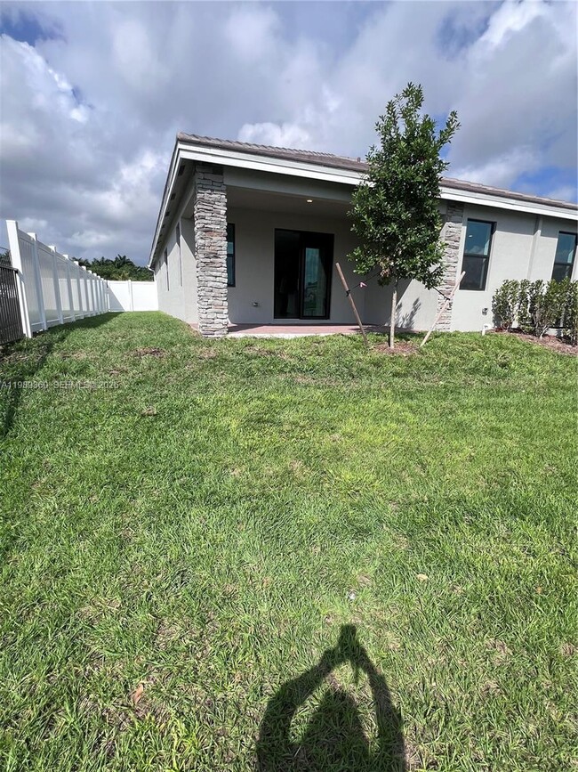 Building Photo - 4784 SW 72nd Terrace