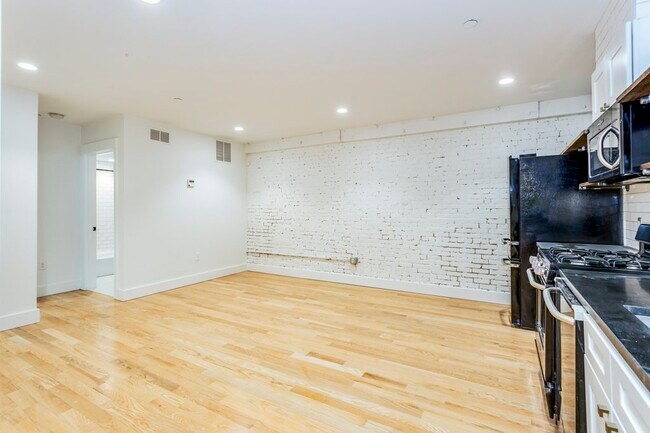 Building Photo - 282 North St