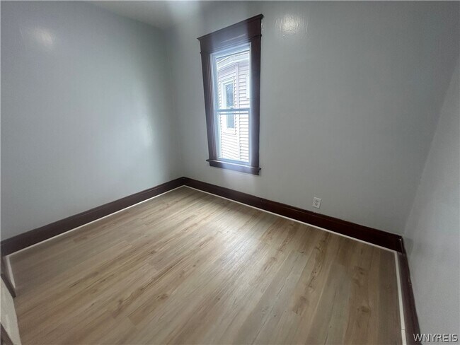 Building Photo - 411 Cambridge Ave