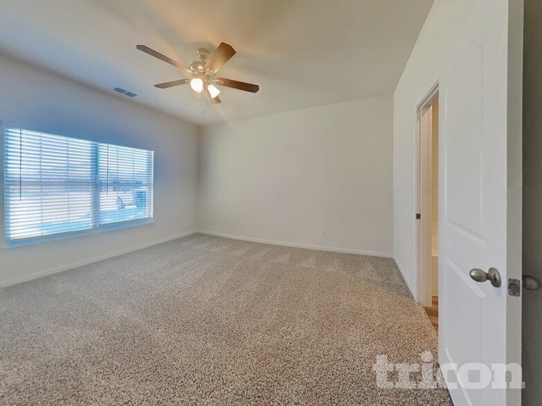 Building Photo - 1917 Belmont Dr