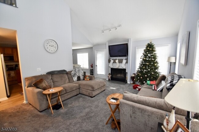 Building Photo - 15 Heritage Ct