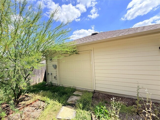 Building Photo - 2813 Hopi Path