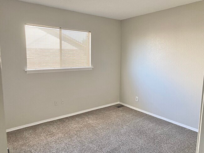 Building Photo - 305 W Quantico St