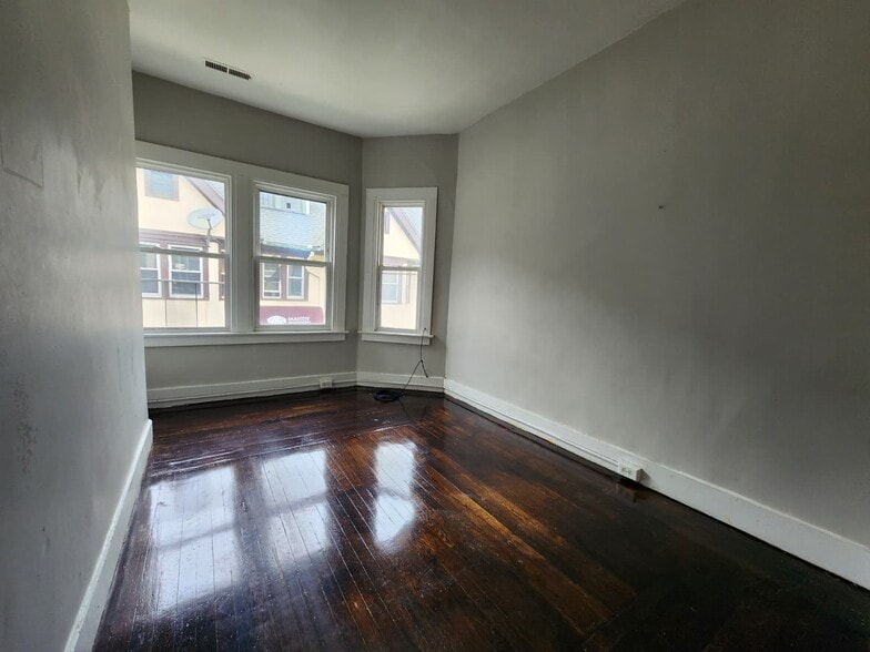 Building Photo - 270 Sherman Ave
