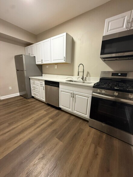 Building Photo - 8010 S Phillips Ave