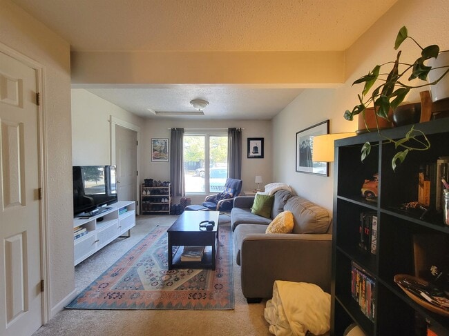 Building Photo - 128 Hoffman Dr