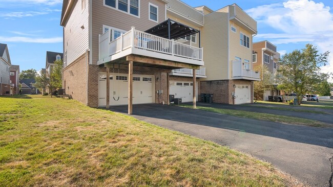 Building Photo - 337 Osona Ln