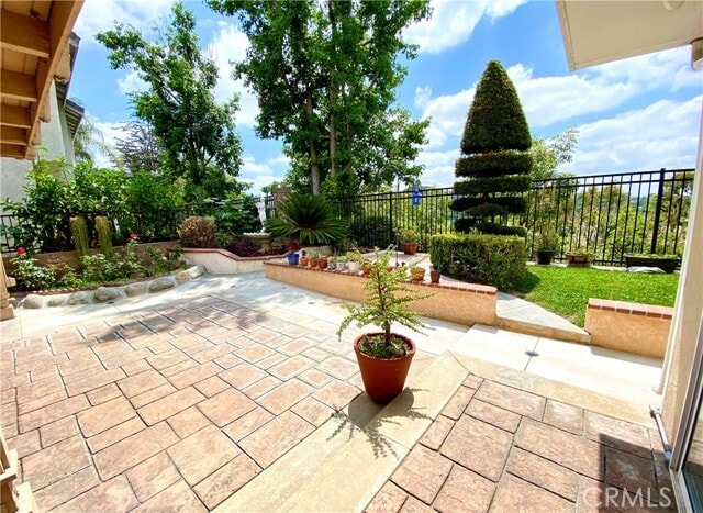 Building Photo - 16208 Peppertree Ln