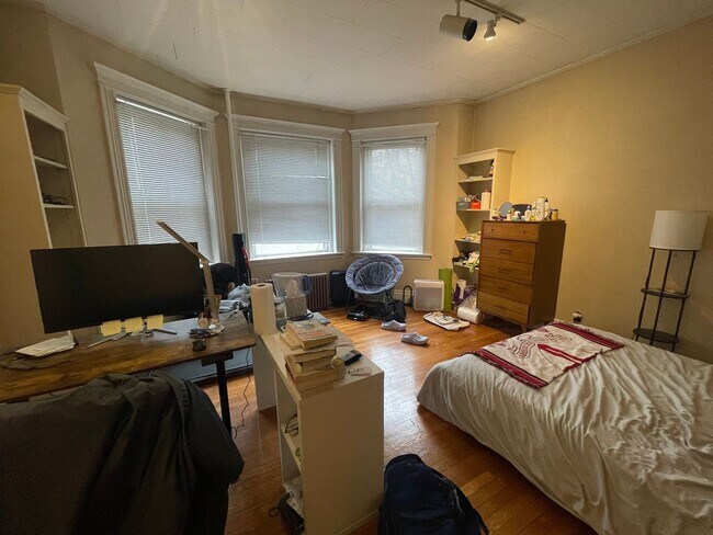 Building Photo - 9/1 No Fee! Massive 4BR/1.5BA near Audubon Circle, BU, Kenmore, Longwood!