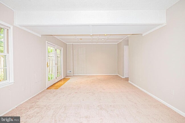 Building Photo - 29 Longmeadow Dr
