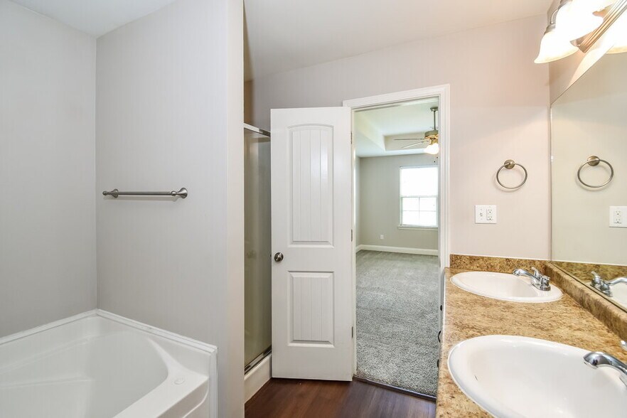 Building Photo - 8896 Willa Jean Cove